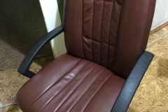 Перетяжка компьютерного кресла в прочный кожзам